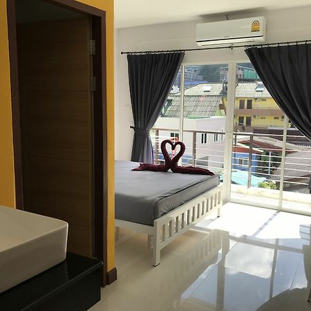 Bedbox Hostel Patong Esterno foto