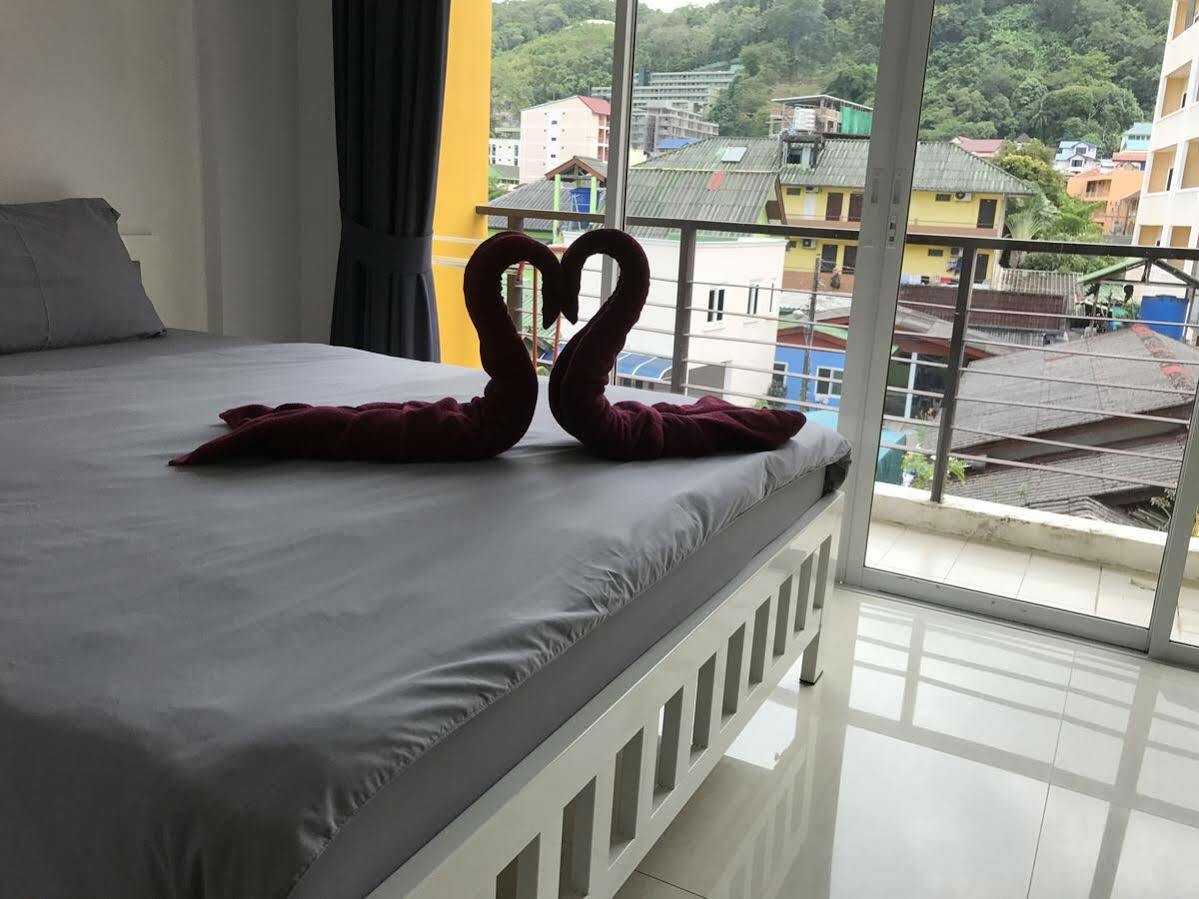 Bedbox Hostel Patong Esterno foto